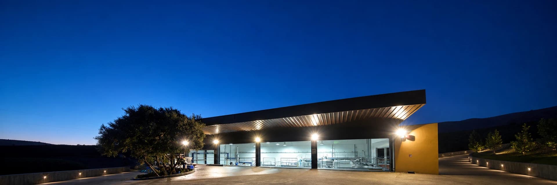 A adega da Quinta do Palato ao anoitecer