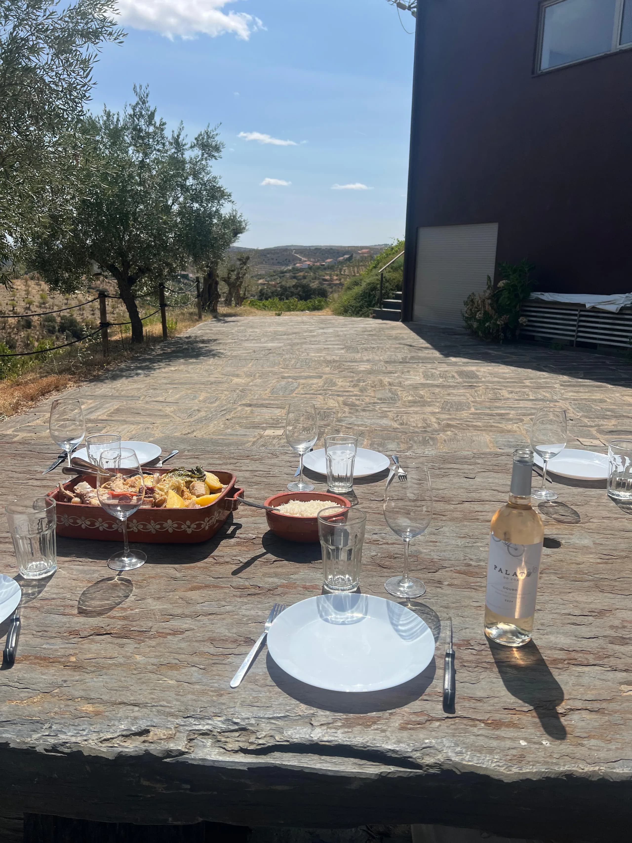 Mesa posta com vinhos Palato do Côa